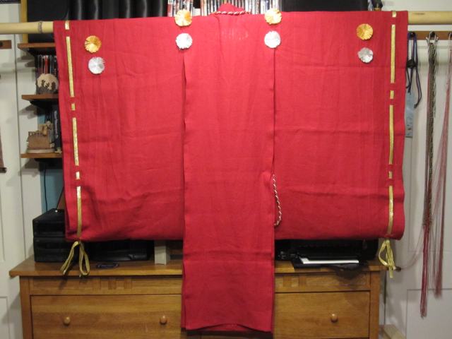 Back of red suikan with gold over silver kikutoji.