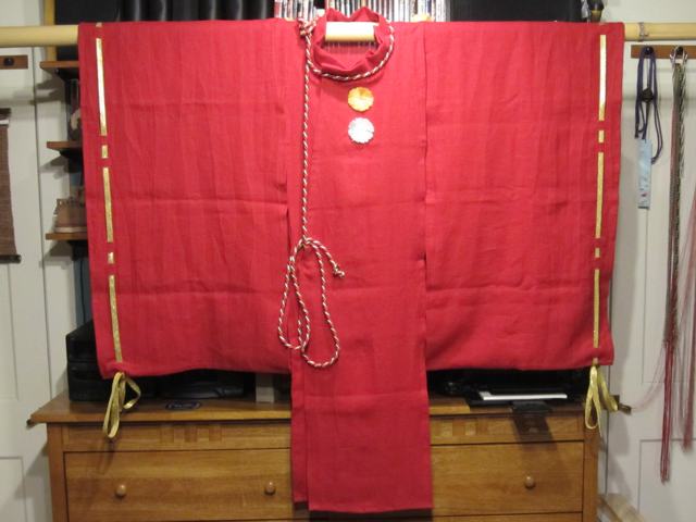 Red suikan with gold over silver kikutoji.